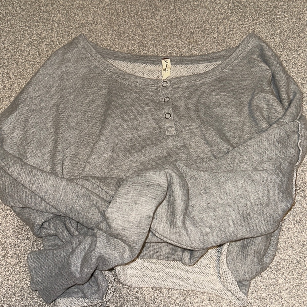 small gray PacSun cropped sweater